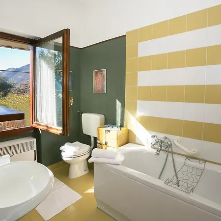 Βίλα Sleeps 6 Lenno