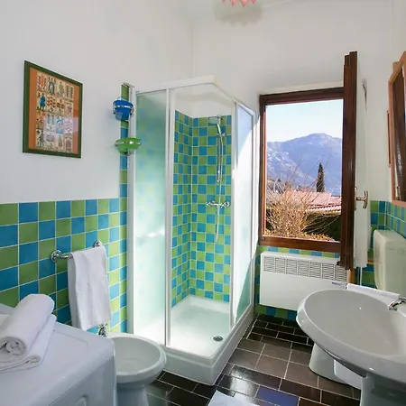 Βίλα Sleeps 6 Lenno